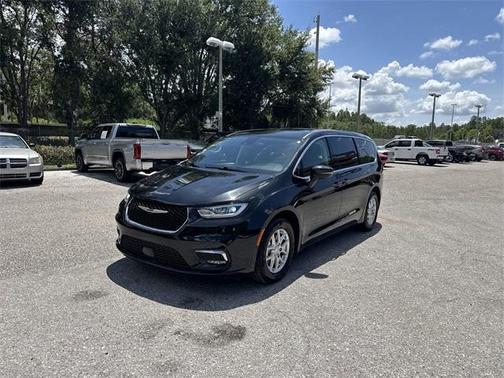 2023 Chrysler Pacifica Touring-L