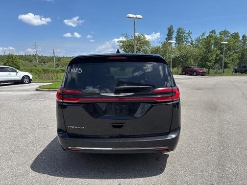 2023 Chrysler Pacifica Touring-L