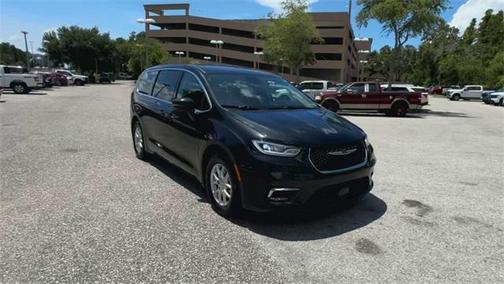 2023 Chrysler Pacifica Touring-L