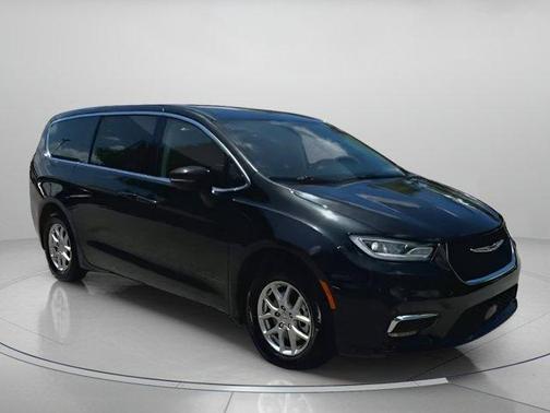 2023 Chrysler Pacifica Touring-L