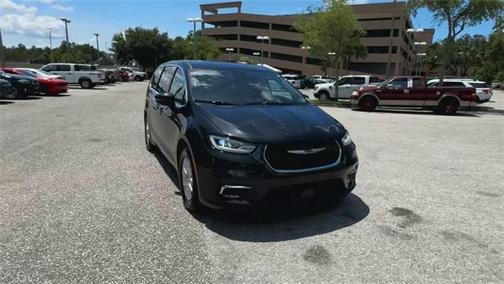 2023 Chrysler Pacifica Touring-L