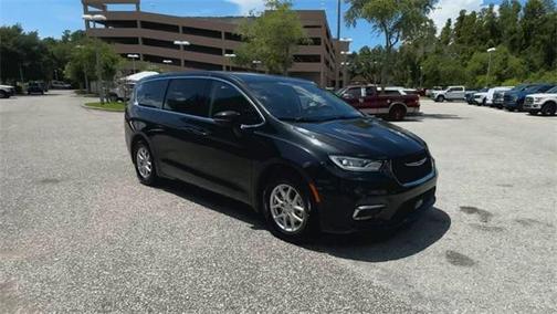 2023 Chrysler Pacifica Touring-L
