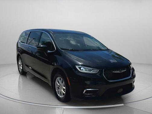2023 Chrysler Pacifica Touring-L