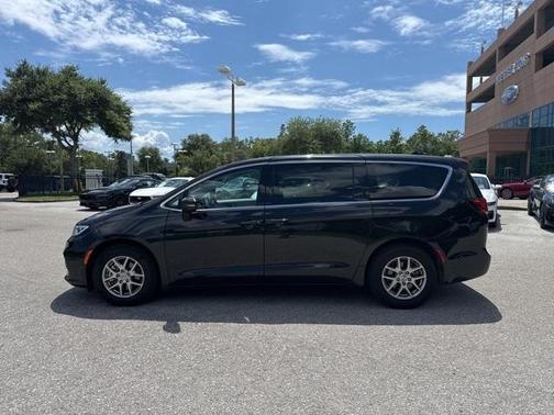2023 Chrysler Pacifica Touring-L