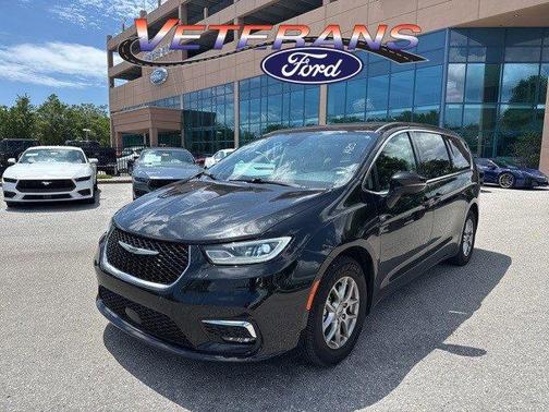 2023 Chrysler Pacifica Touring-L