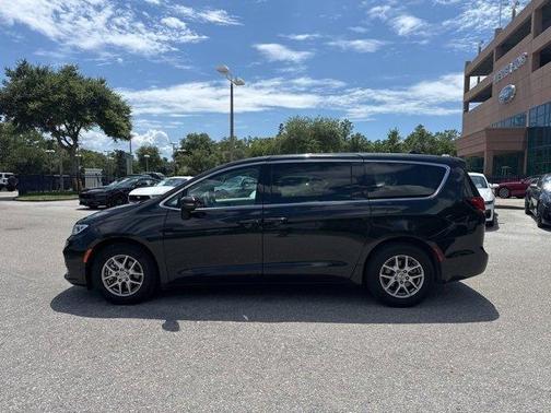 2023 Chrysler Pacifica Touring-L