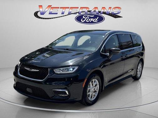2023 Chrysler Pacifica Touring-L