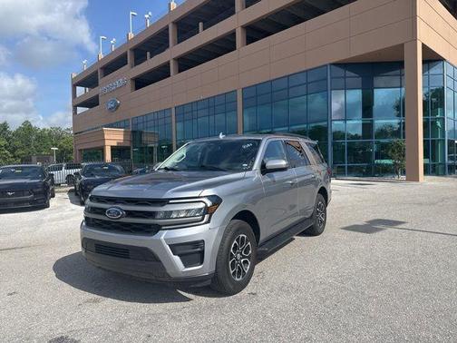 Iconic Silver Metallic 2024 Ford Expedition XLT