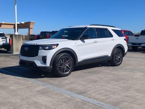 Star White 2026 Ford Explorer ST-Line