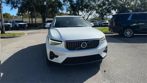 2023 Volvo XC40 B5 Plus Bright Theme