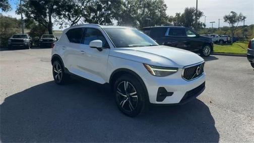 2023 Volvo XC40 B5 Plus Bright Theme