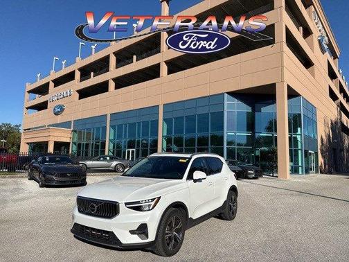2023 Volvo XC40 B5 Plus Bright Theme