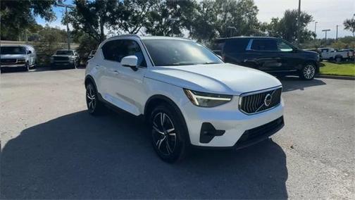 2023 Volvo XC40 B5 Plus Bright Theme