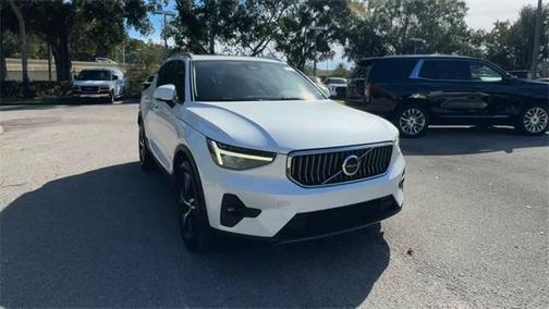 2023 Volvo XC40 B5 Plus Bright Theme