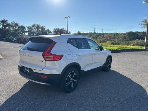 2023 Volvo XC40 B5 Plus Bright Theme