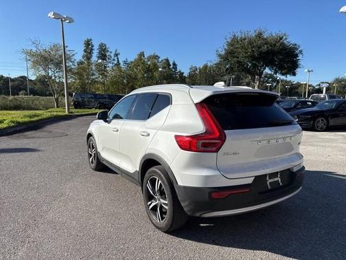 2023 Volvo XC40 B5 Plus Bright Theme