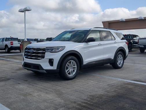 Star White 2026 Ford Explorer Active