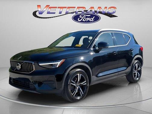 2025 Volvo XC40 B5 Core Bright Theme