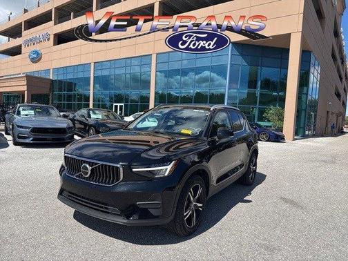 2025 Volvo XC40 B5 Core Bright Theme