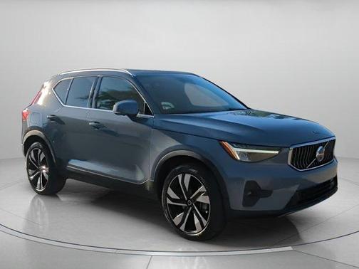 Thunder Gray Metallic 2023 Volvo XC40 B5 Plus Bright Theme