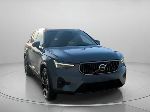 Thunder Gray Metallic 2023 Volvo XC40 B5 Plus Bright Theme