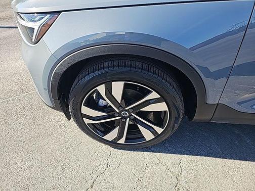 Thunder Gray Metallic 2023 Volvo XC40 B5 Plus Bright Theme