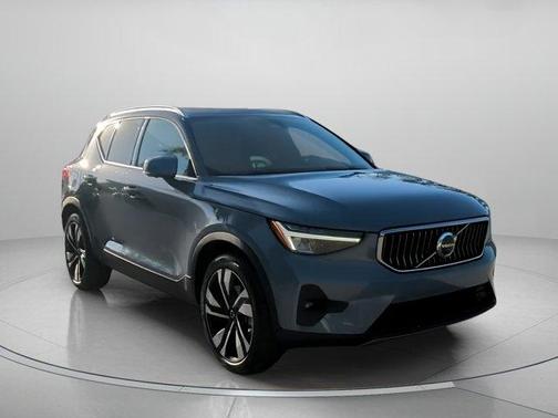 Thunder Gray Metallic 2023 Volvo XC40 B5 Plus Bright Theme