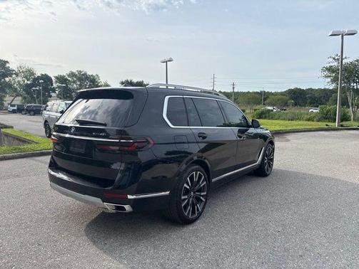 Black Sapphire Metallic 2025 BMW X7 xDrive40i