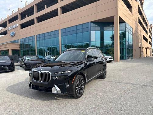Black Sapphire Metallic 2025 BMW X7 xDrive40i