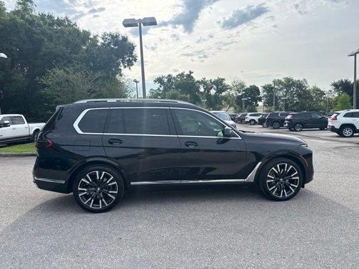 Black Sapphire Metallic 2025 BMW X7 xDrive40i