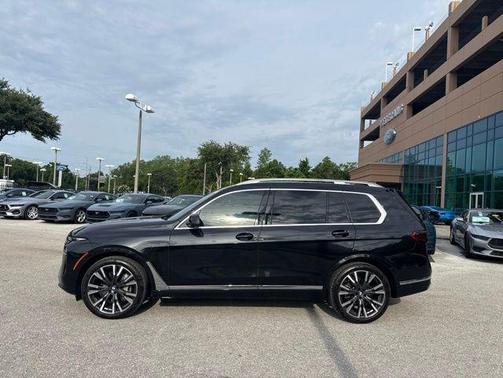 Black Sapphire Metallic 2025 BMW X7 xDrive40i