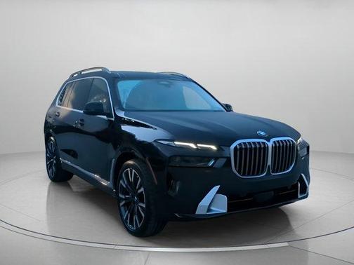 Black Sapphire Metallic 2025 BMW X7 xDrive40i