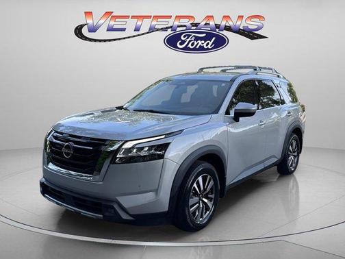 2022 Nissan Pathfinder SL