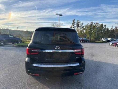 2021 INFINITI QX80 Luxe