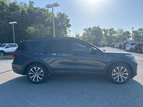 2022 Ford Explorer ST-Line