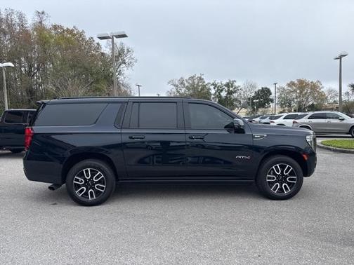 2021 GMC Yukon XL AT4