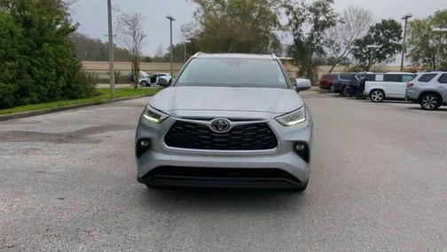 Celestial Silver Metallic 2022 Toyota Highlander Limited
