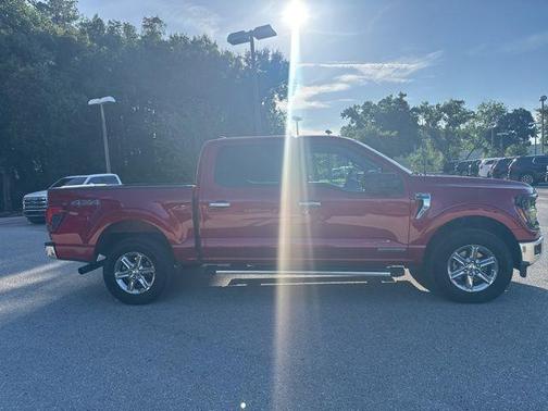 Rapid Red Metallic Tinted Clearcoat 2025 Ford F-150 XLT