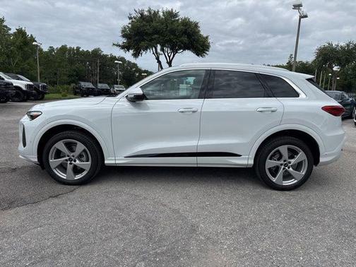 Glacier White Metallic 2025 Audi Q5 2.0T quattro Premium