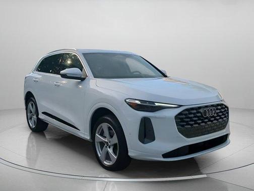 Glacier White Metallic 2025 Audi Q5 2.0T quattro Premium
