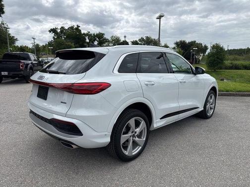 Glacier White Metallic 2025 Audi Q5 2.0T quattro Premium