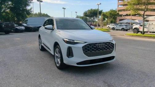 Glacier White Metallic 2025 Audi Q5 2.0T quattro Premium