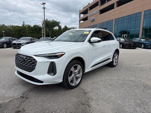 Glacier White Metallic 2025 Audi Q5 2.0T quattro Premium