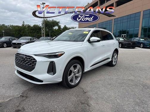 Glacier White Metallic 2025 Audi Q5 2.0T quattro Premium