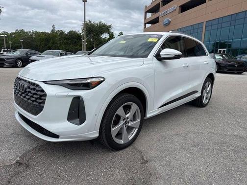 Glacier White Metallic 2025 Audi Q5 2.0T quattro Premium