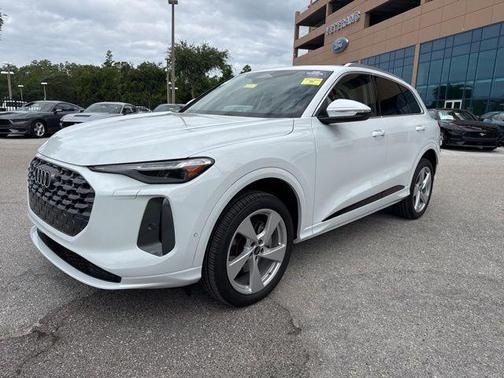 Glacier White Metallic 2025 Audi Q5 2.0T quattro Premium