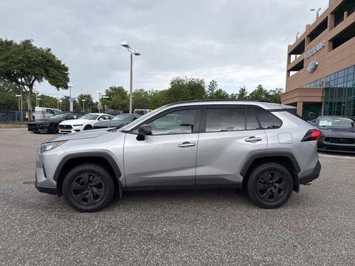 2020 Toyota RAV4 LE