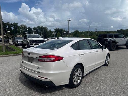 White Platinum Tri-Coat Metallic 2019 Ford Fusion SE