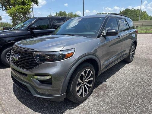 Carbonized Gray Metallic 2023 Ford Explorer ST-Line