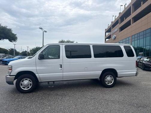 Oxford White 2014 Ford E350 Super Duty XLT